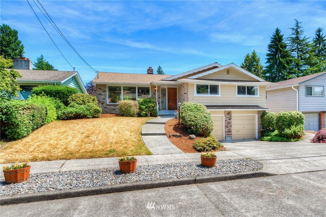 Property Photo:  6818 38th Avenue NE  WA 98115 
