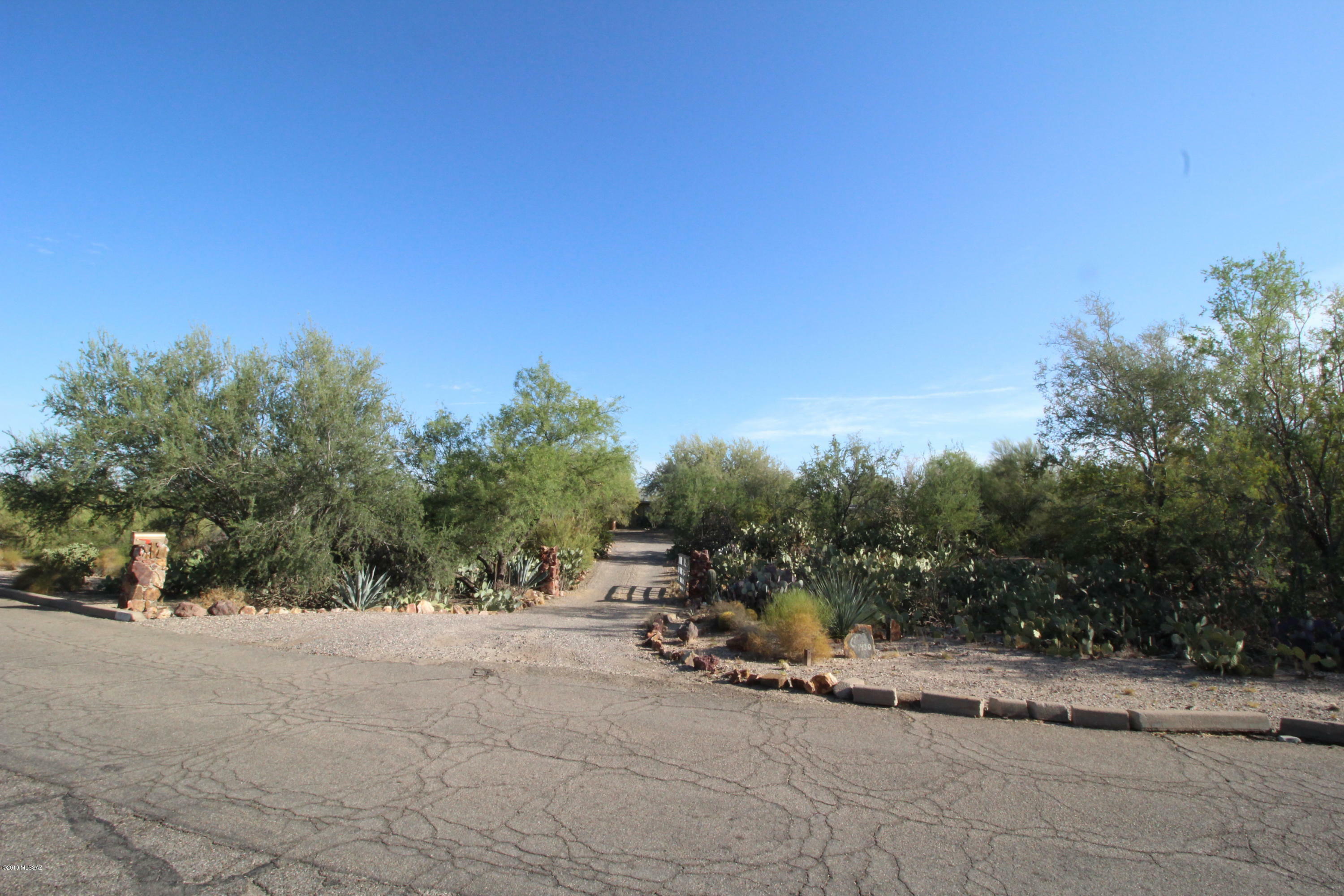 Property Photo:  1430 W Calle Concordia  AZ 85704 