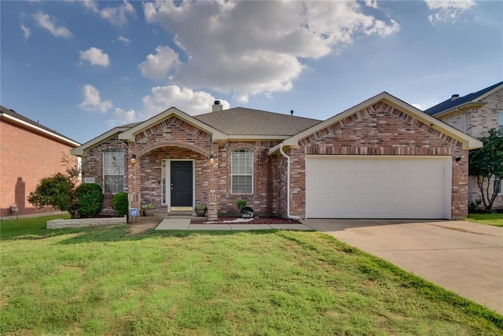 Property Photo:  7110 Lake Roberts Way  TX 76002 