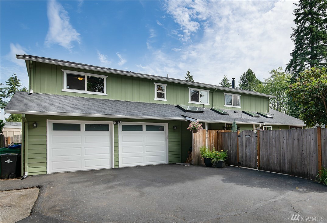 Property Photo:  916 NE 178th Place  WA 98155 