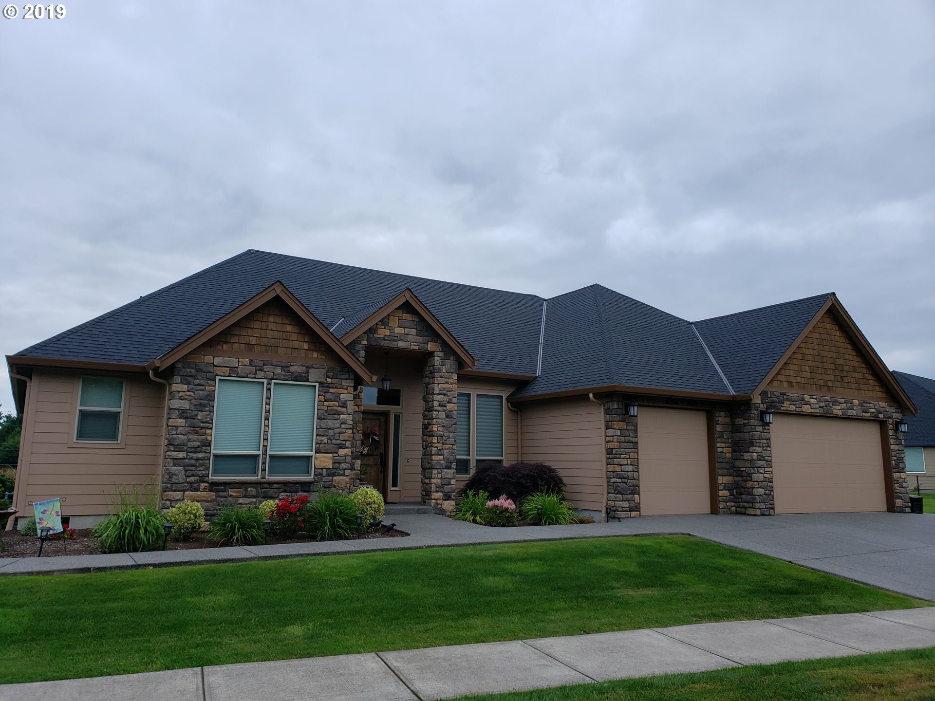 Property Photo: 108 NE 28th St WA 98604