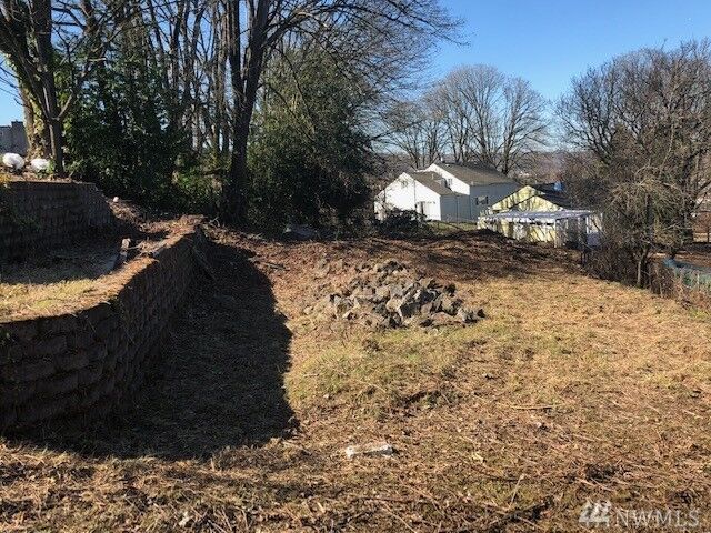 Property Photo: 1409 S 99th St WA 98108