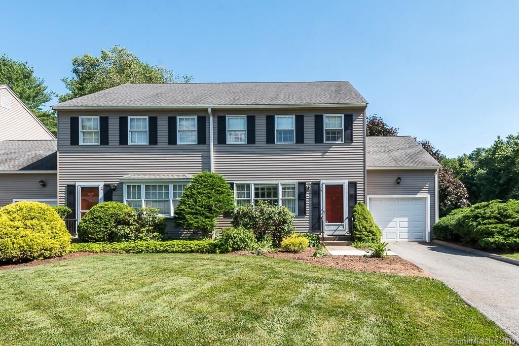 Property Photo: 25 Strathmore Lane 25 CT 06443