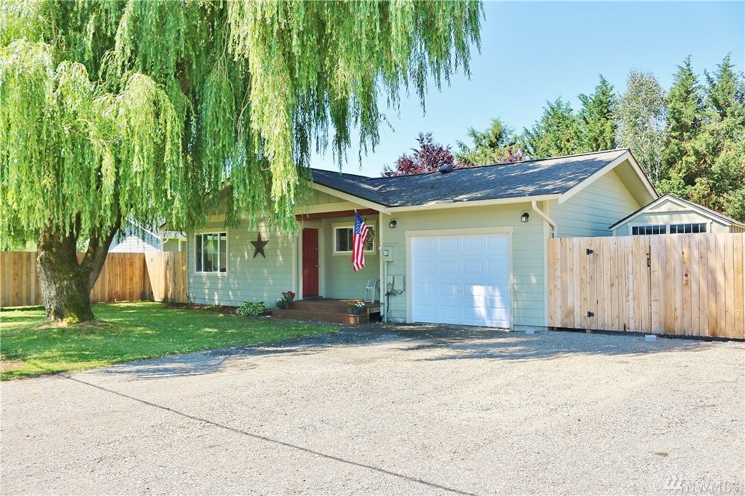 Property Photo:  803 E 4th St  WA 98276 