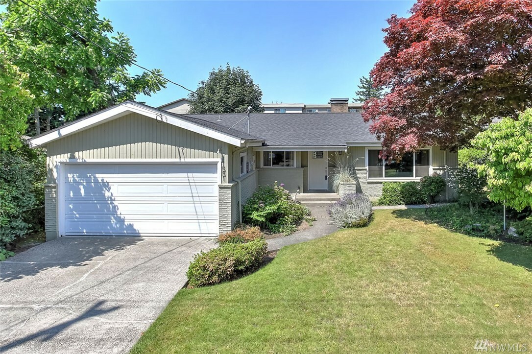 Property Photo:  11551 Phinney Ave N  WA 98133 