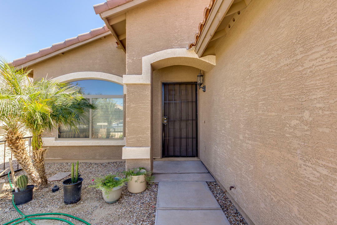 Property Photo:  25761 W Kendall Street  AZ 85326 