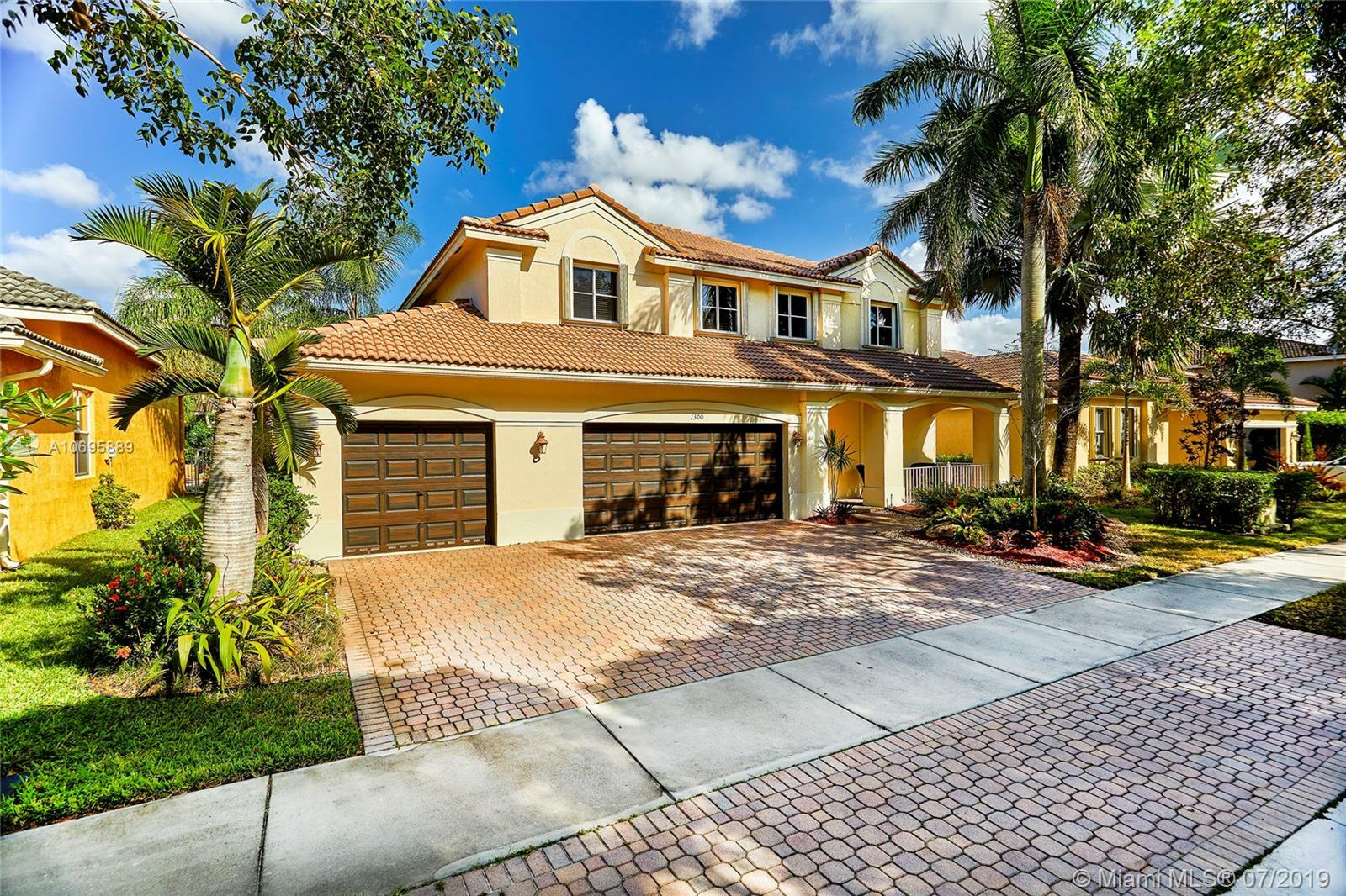 Property Photo:  1300 Crossbill Ct  FL 33327 