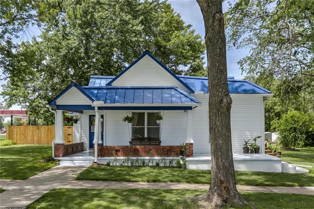 Property Photo:  146 E Center Street  MO 64078 