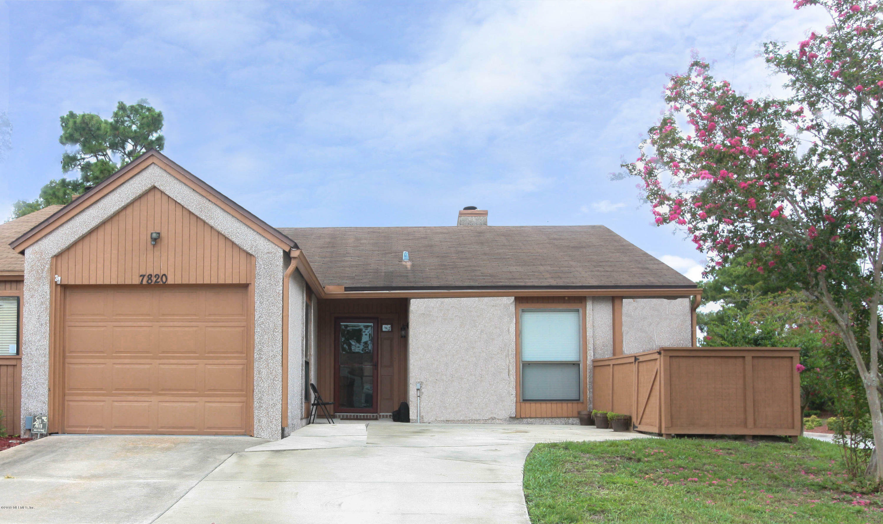 Property Photo: 7820 Fawn Oaks Court FL 32256