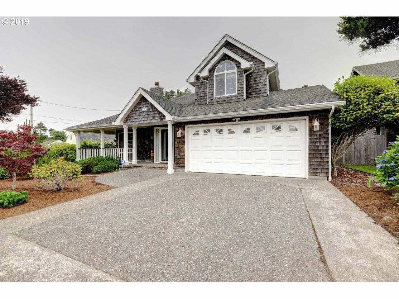 Property Photo: 420 Farrell Ct OR 97138