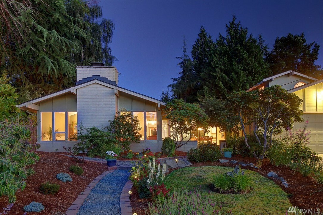 Property Photo:  17121 Sealawn Dr  WA 98026 