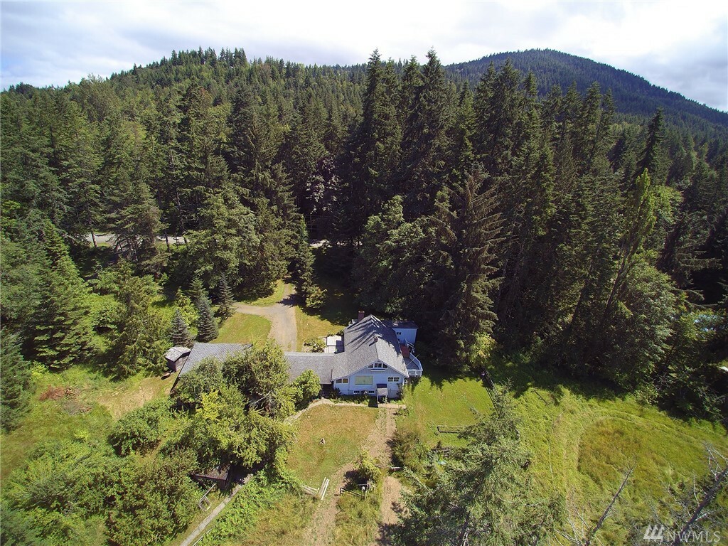 Property Photo:  2252 Black Diamond Rd  WA 98363 