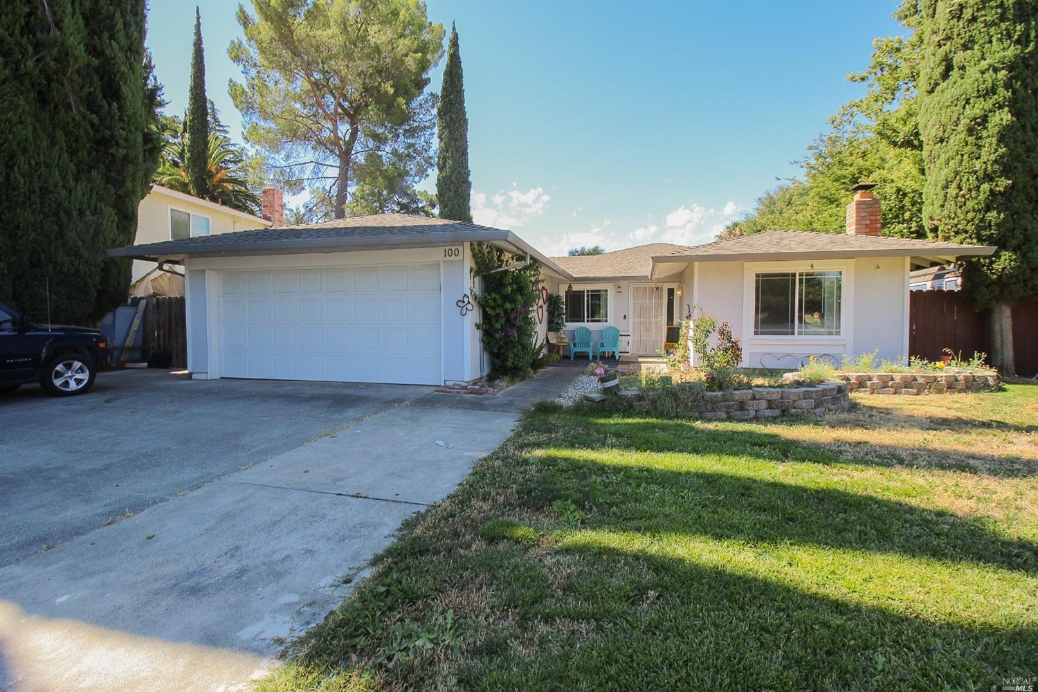Property Photo: 100 Bristol Drive CA 95687