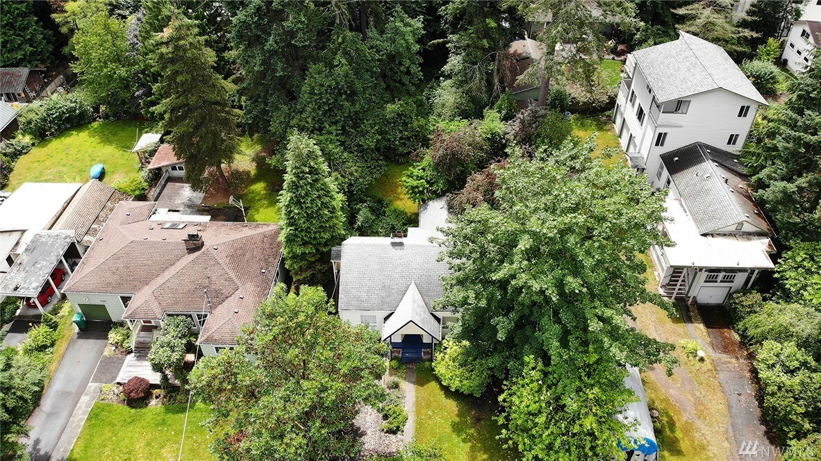 Property Photo: 725 N 148th St WA 98133
