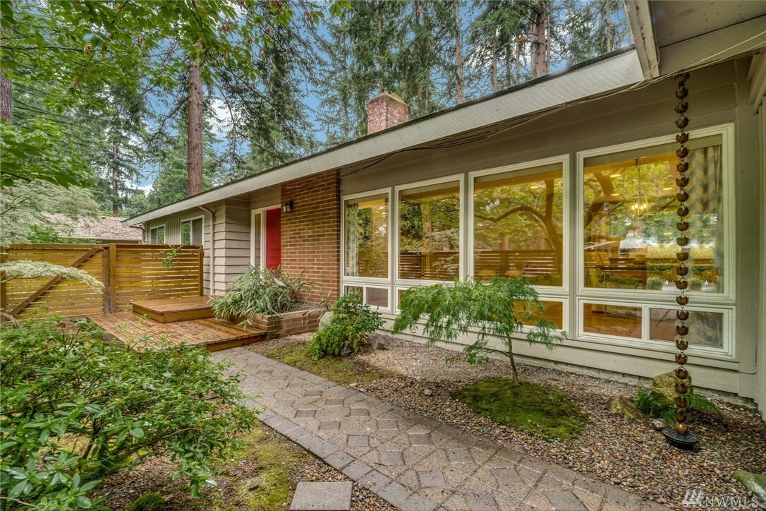Property Photo: 15215 SE 18th St WA 98007