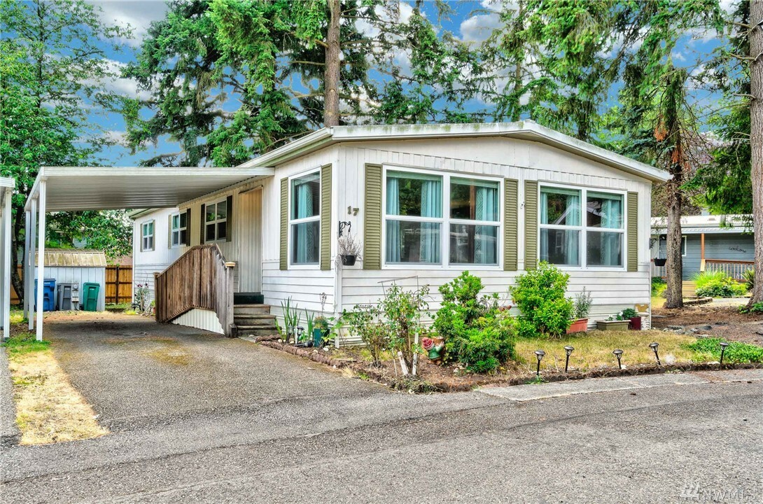 Property Photo:  18425 NE 95th St 17  WA 98052 