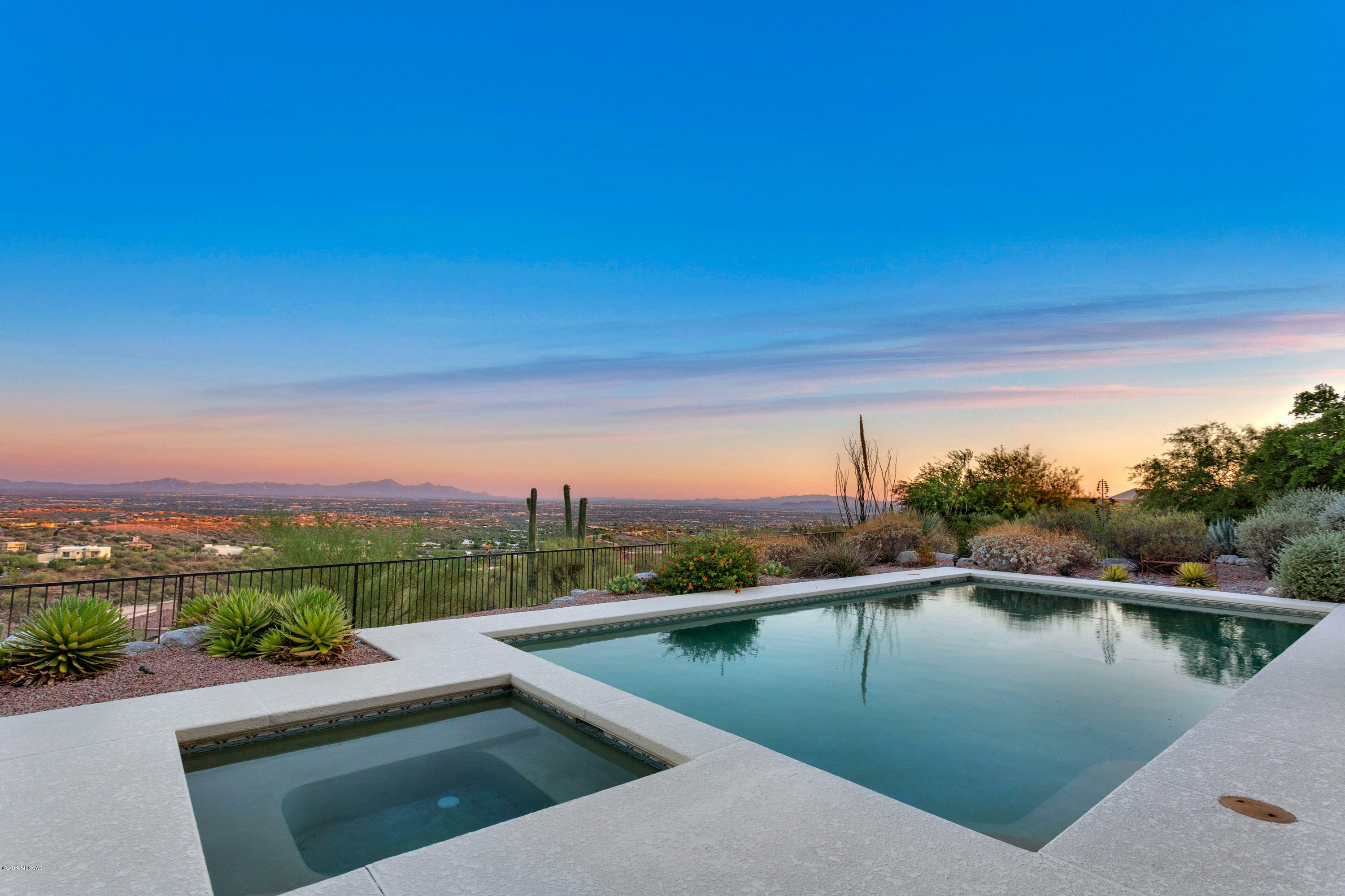 Property Photo: 5935 N Via Serena AZ 85750