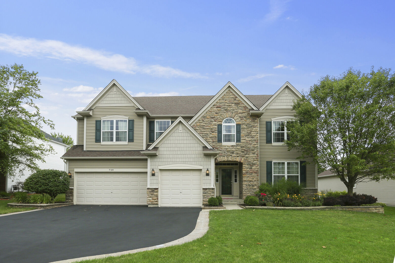 Property Photo: 750 Kelley Drive IL 60542
