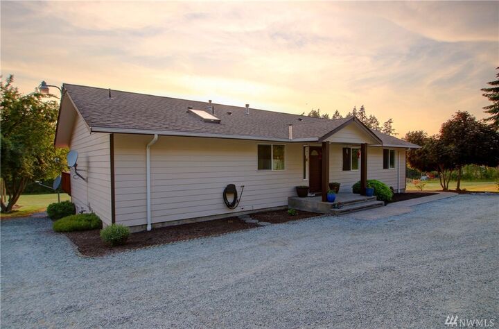 Property Photo: 727 Sunny Lane WA 98282