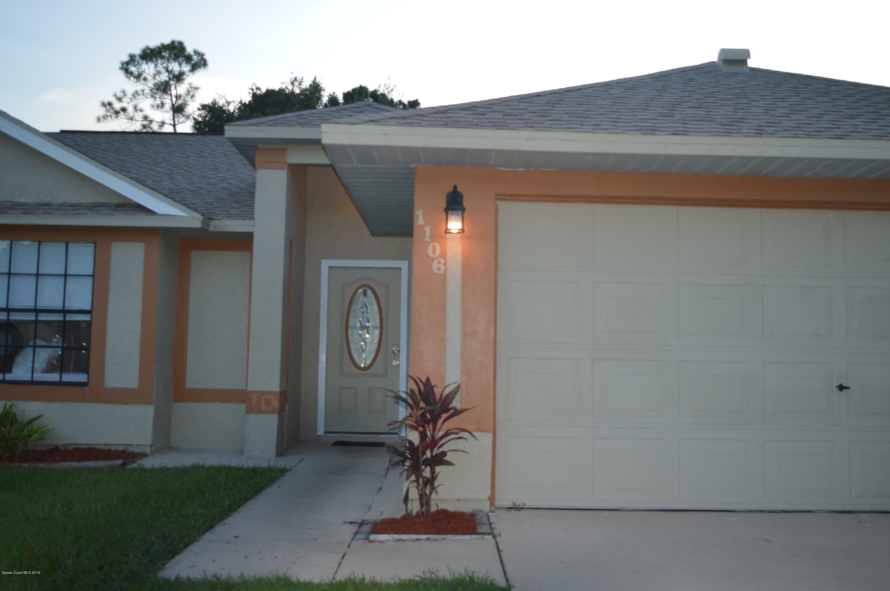 Property Photo:  1106 Lamplighter Drive NW  FL 32907 