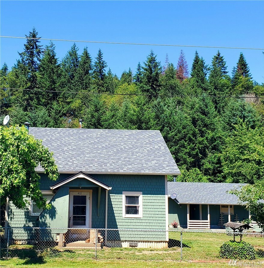 Property Photo: 401 Sumner St SE WA 98530
