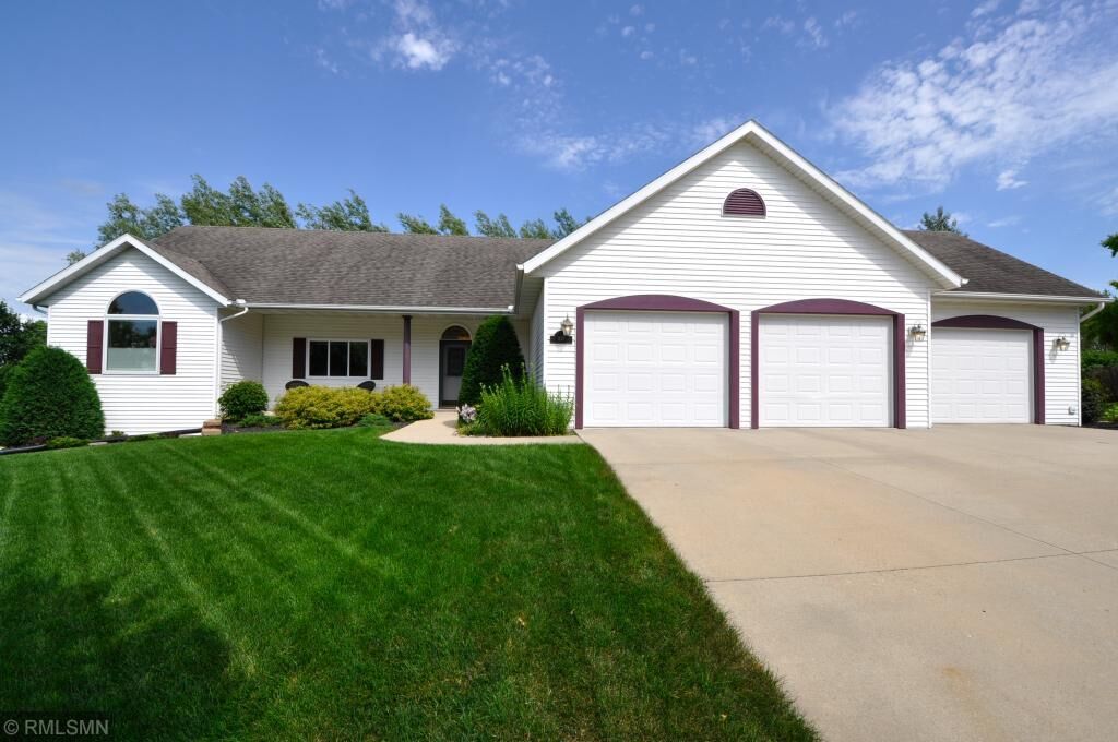 Property Photo:  1135 Ashley Lane SW  MN 55902 