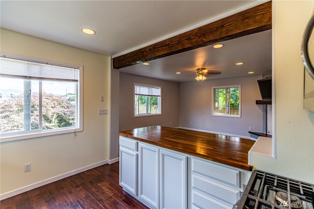 Property Photo: 15590 Penn Rd WA 98273