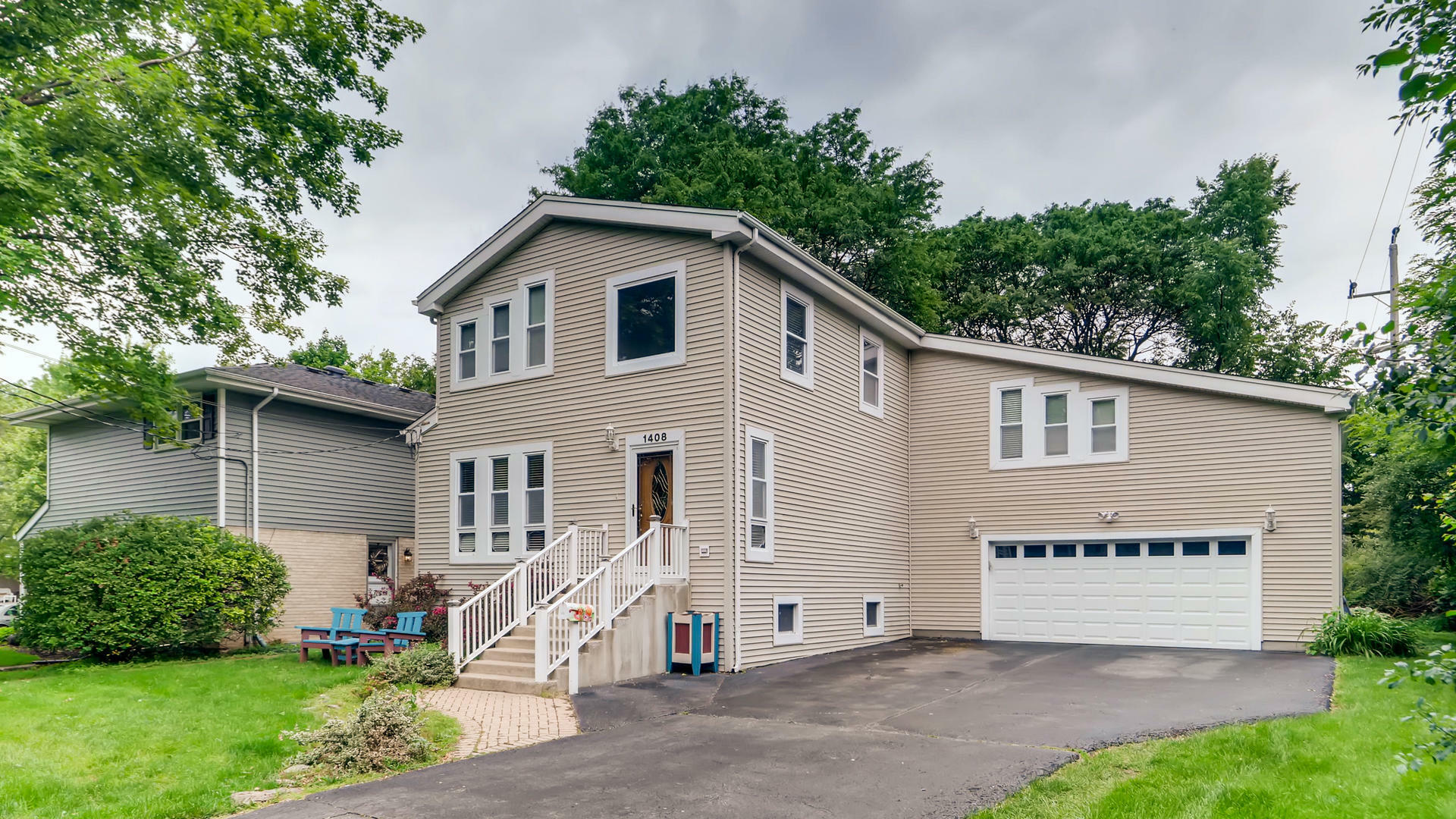 Property Photo: 1408 East Kensington Road IL 60004