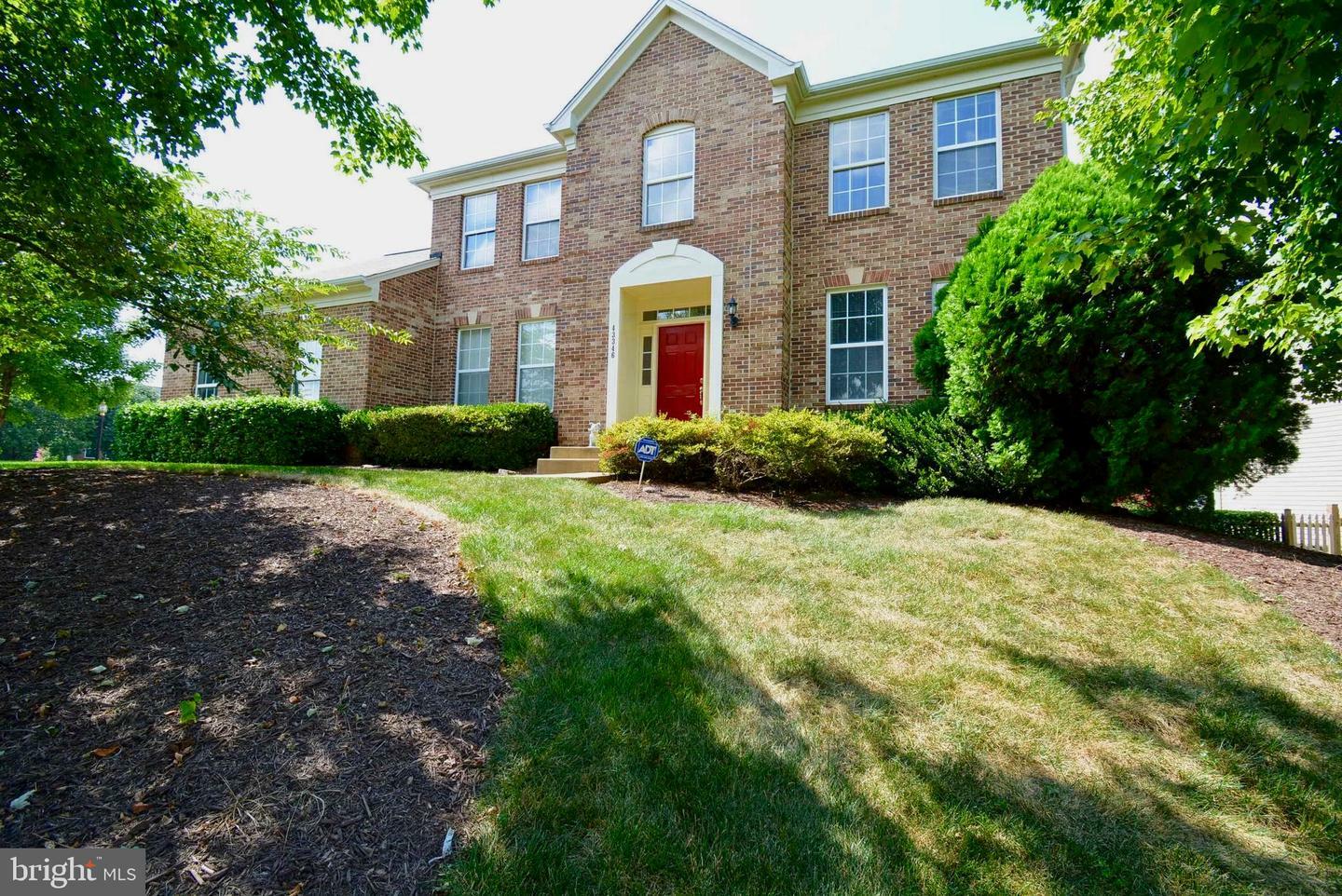 Property Photo: 43346 Earls Court VA 20147