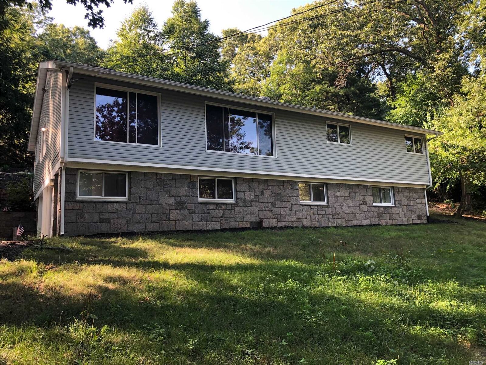 Property Photo:  5 Bridle Path Road  NY 11787 