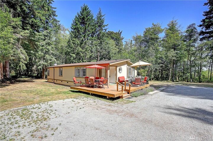 Property Photo: 122 W Mountain View Rd WA 98282