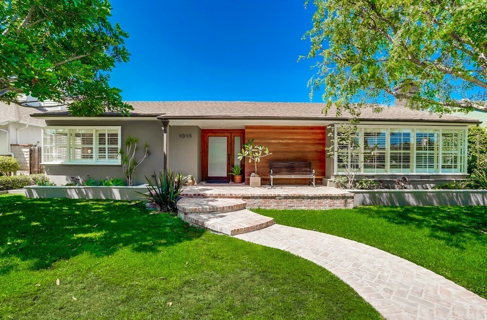 Property Photo:  1015 E Marshall Place  CA 90807 