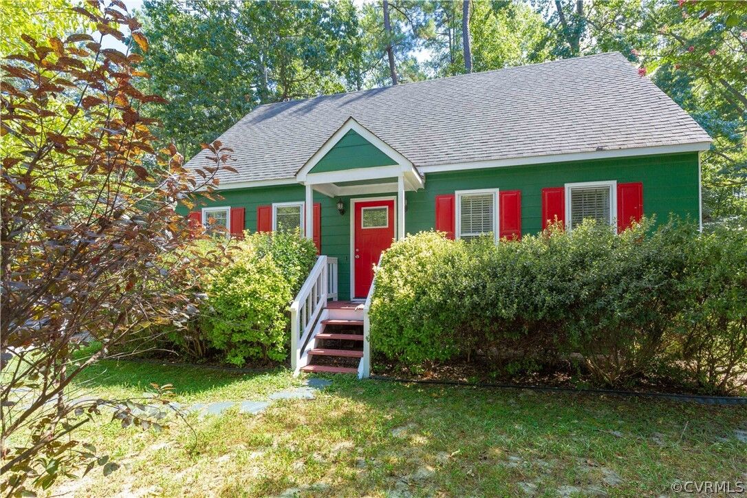 Property Photo:  5207 White Pickett Lane  VA 23237 