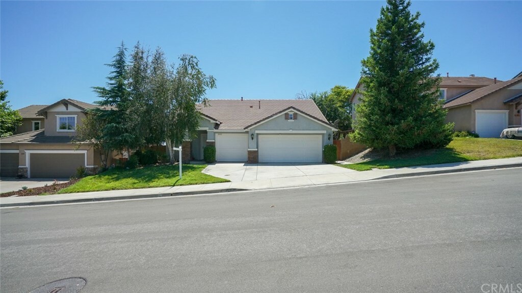 Property Photo:  31091 Bonsai Circle  CA 92596 