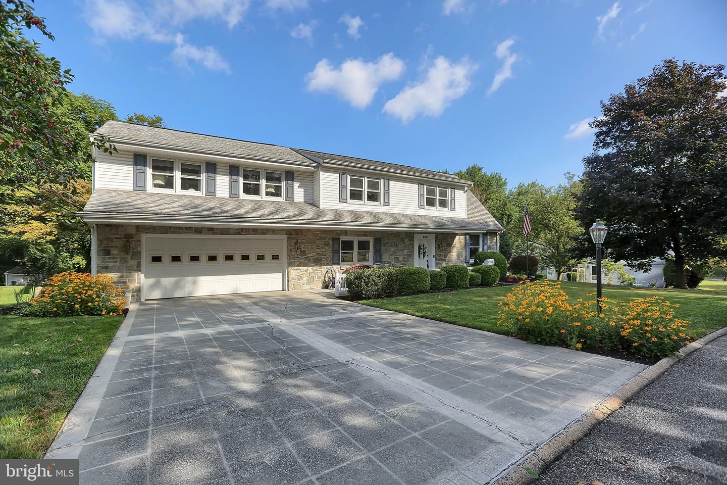 Property Photo:  280 Winding Way  PA 17011 