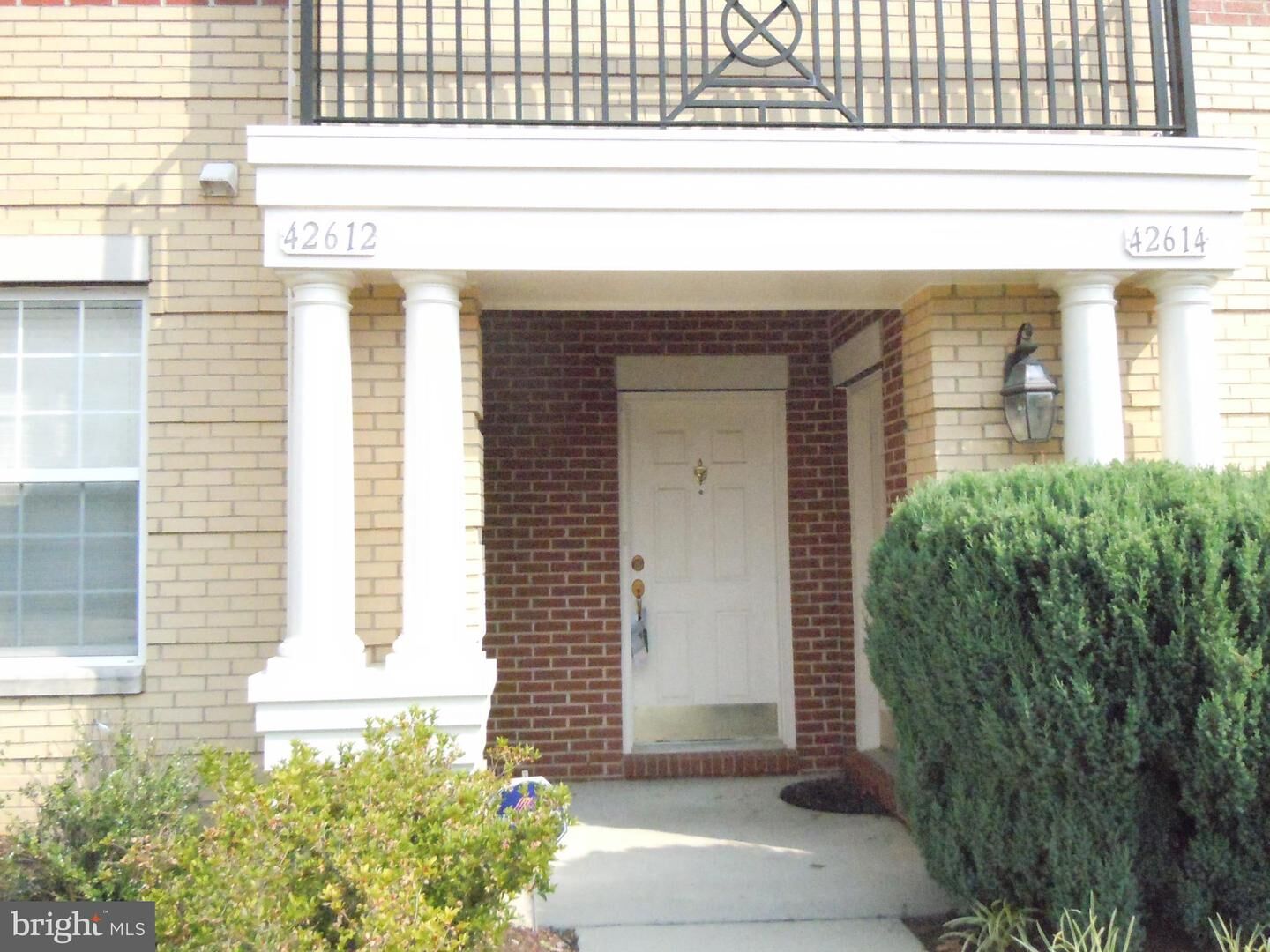 Property Photo: 42612 Highgate Terrace VA 20148