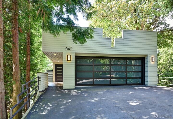 Property Photo:  642 32nd Ave E  WA 98112 