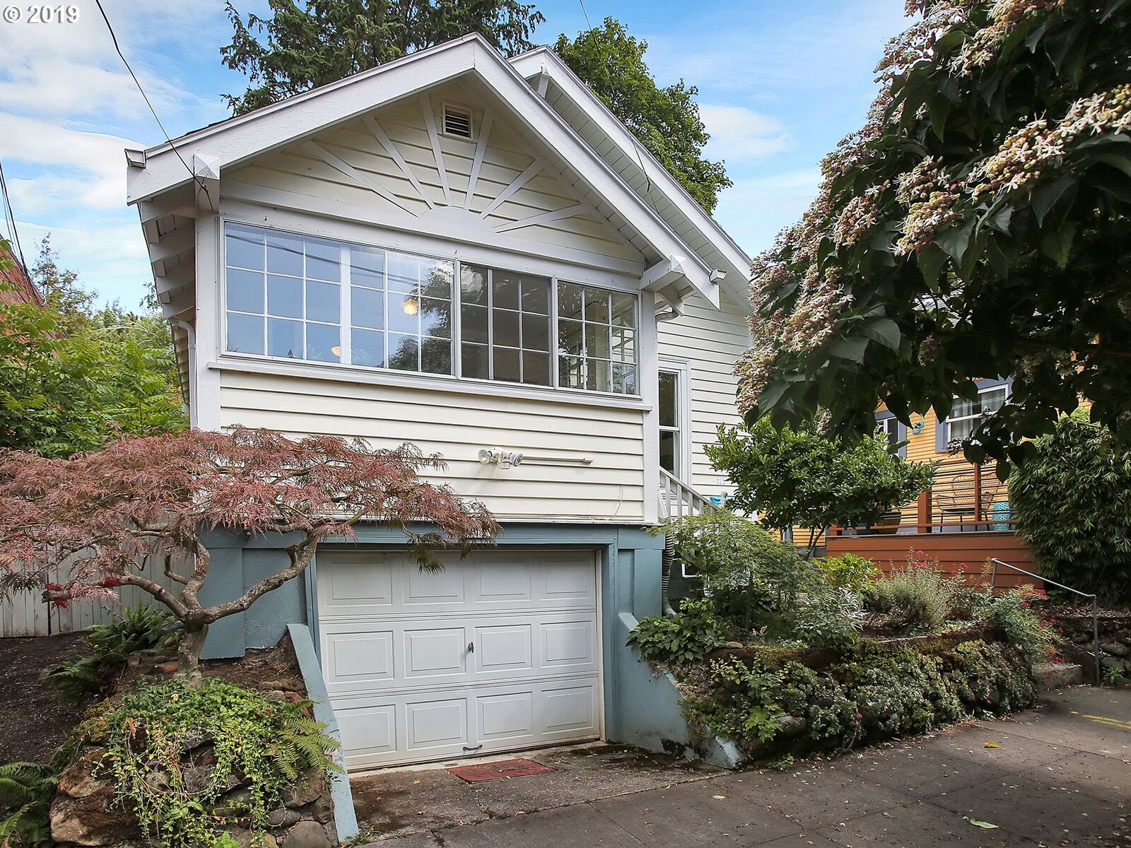 Property Photo:  112 NE 29th Ave  OR 97232 