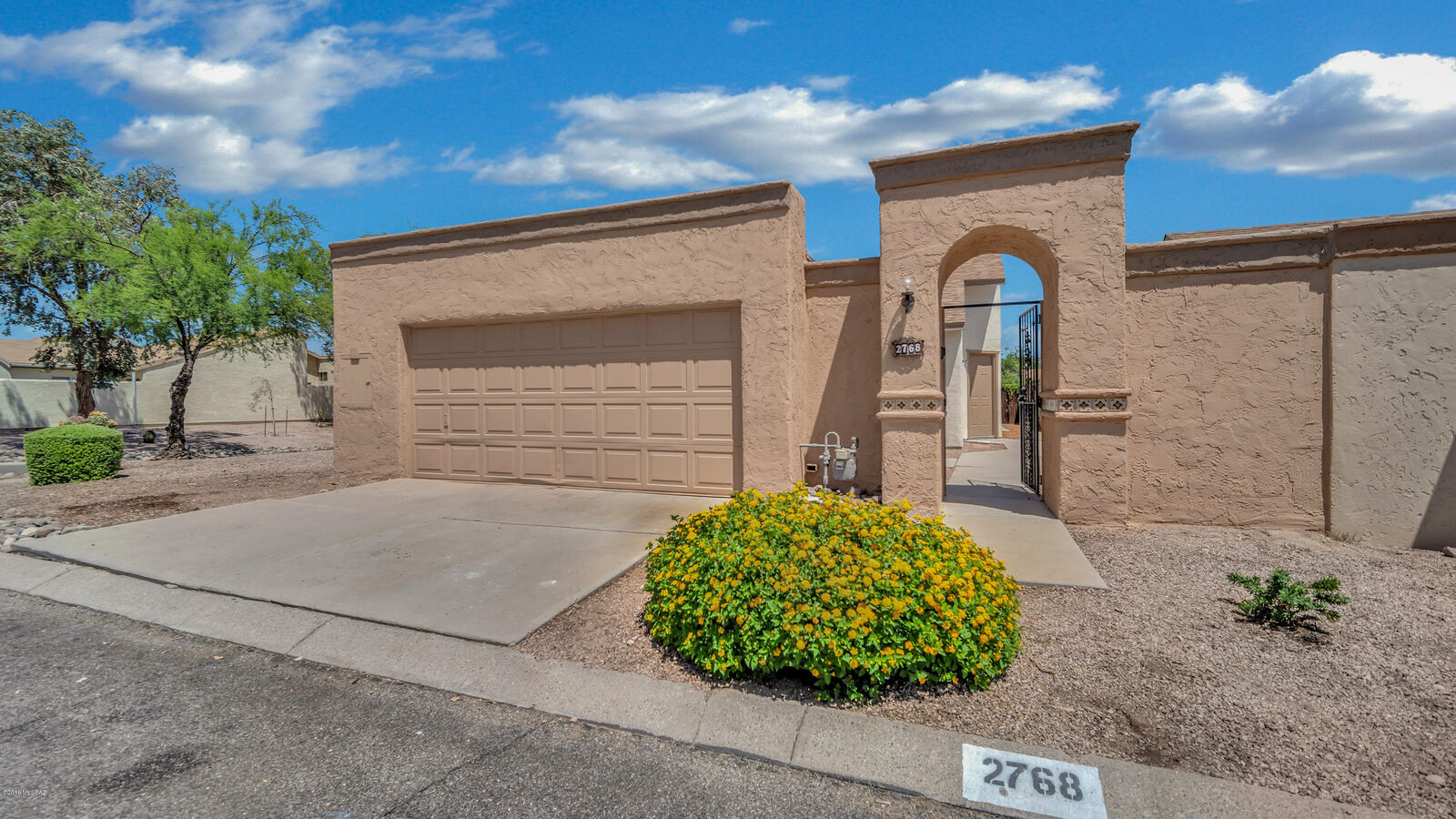 Property Photo: 2768 W Daffodil Place AZ 85745