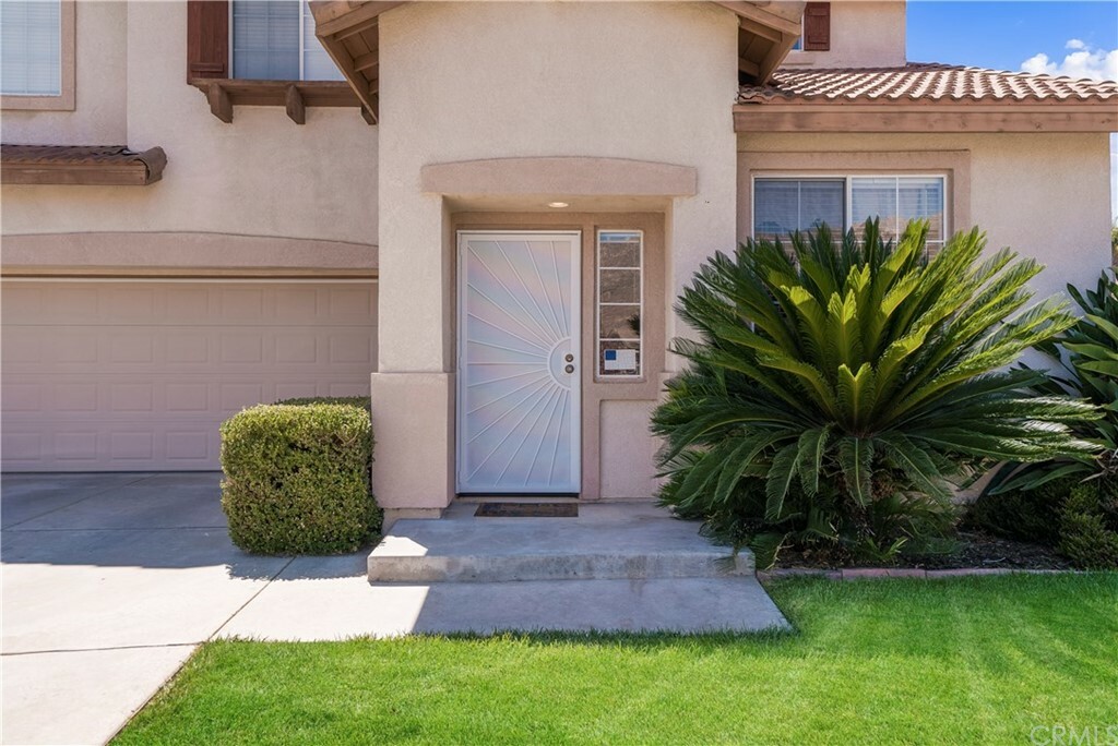 Property Photo:  1421 Stonehaven Court  CA 92507 