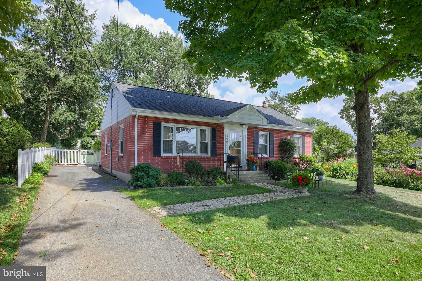 Property Photo:  359 Hawthorne Drive  PA 17603 