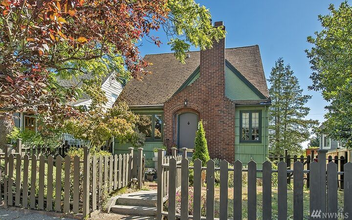 5926 34th Ave SW  Seattle WA 98126 photo