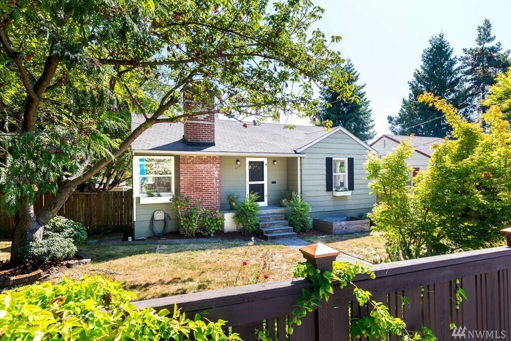 Property Photo:  6252 52nd Ave NE  WA 98155 