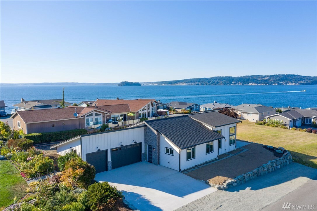 Property Photo:  1025 Bayshore Dr  WA 98282 