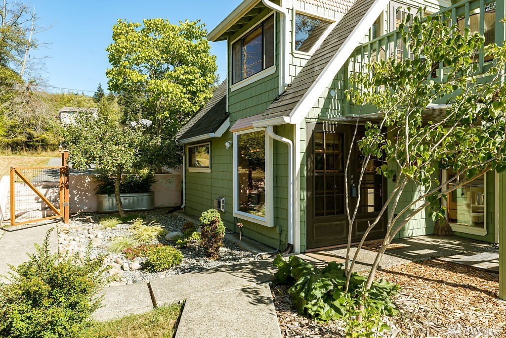 Property Photo: 3300 Mardell Dr WA 98260