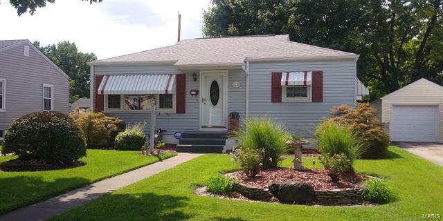 Property Photo:  1620 Primrose Avenue   62040 