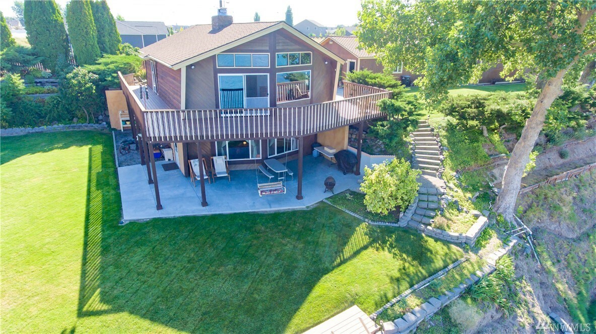 Property Photo:  3428 W Lakeshore Dr  WA 98837 