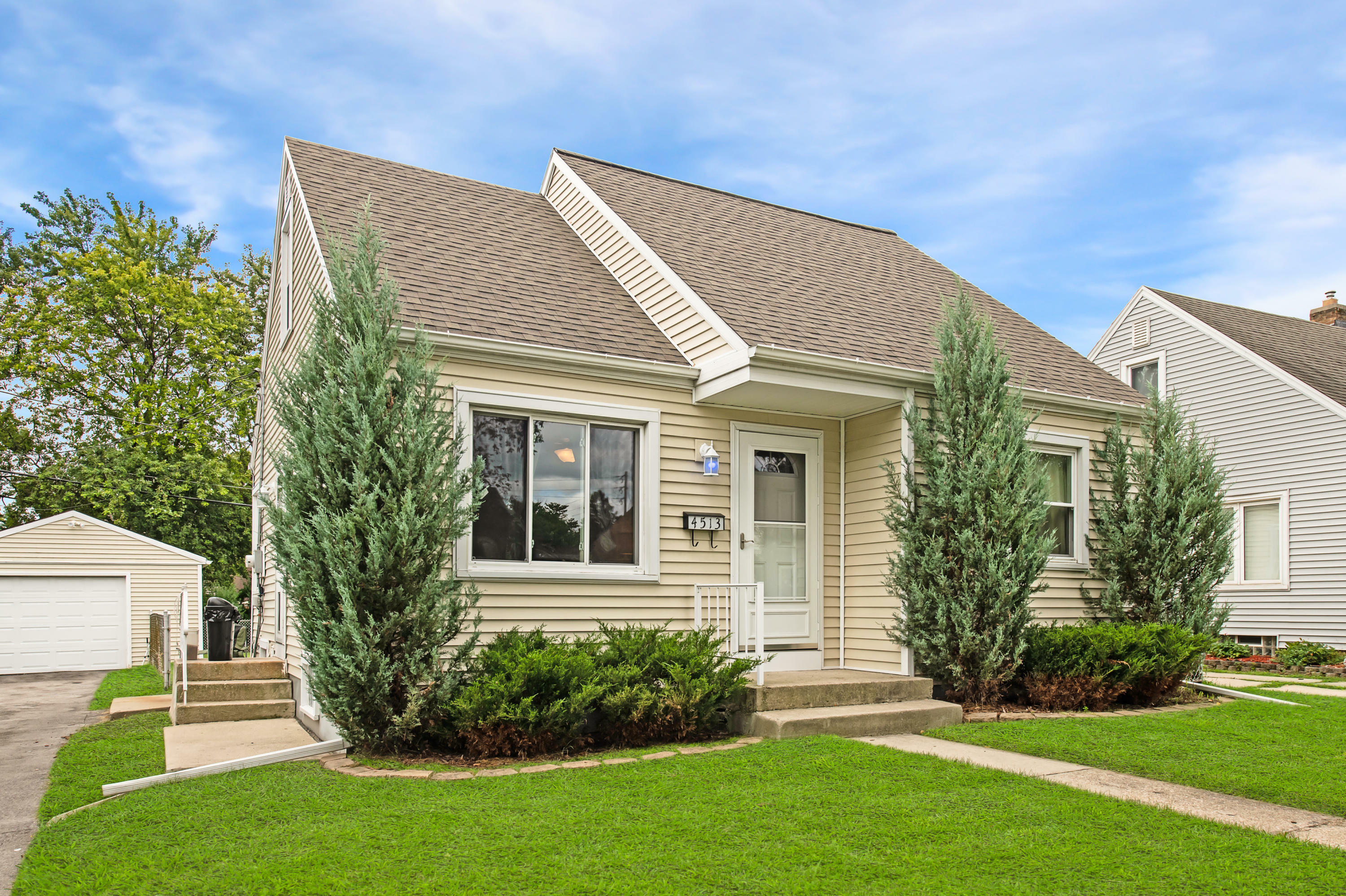 Property Photo: 4513 W Sumac Pl WI 53219