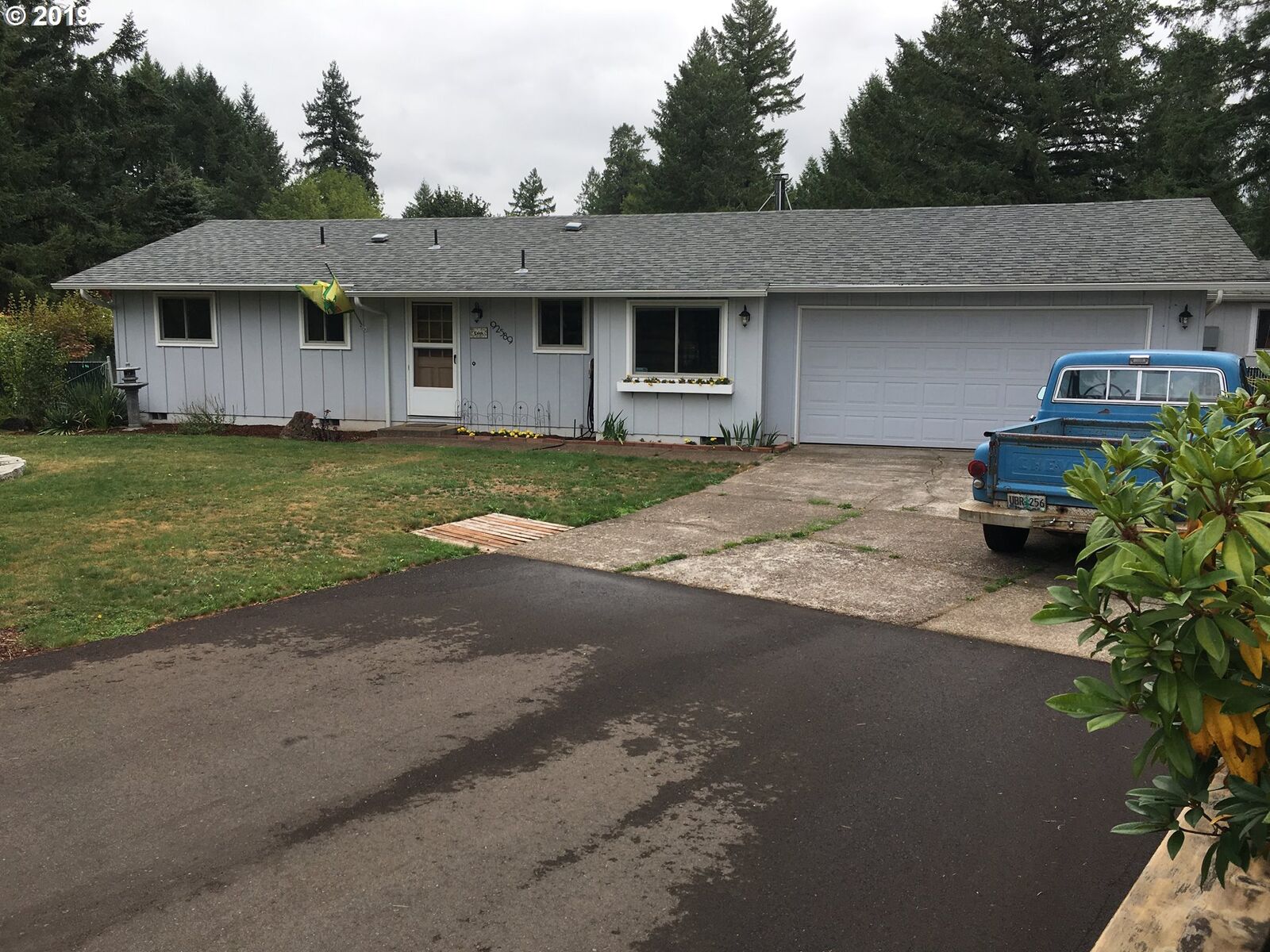 Property Photo:  92589 Paschelke Rd  OR 97454 