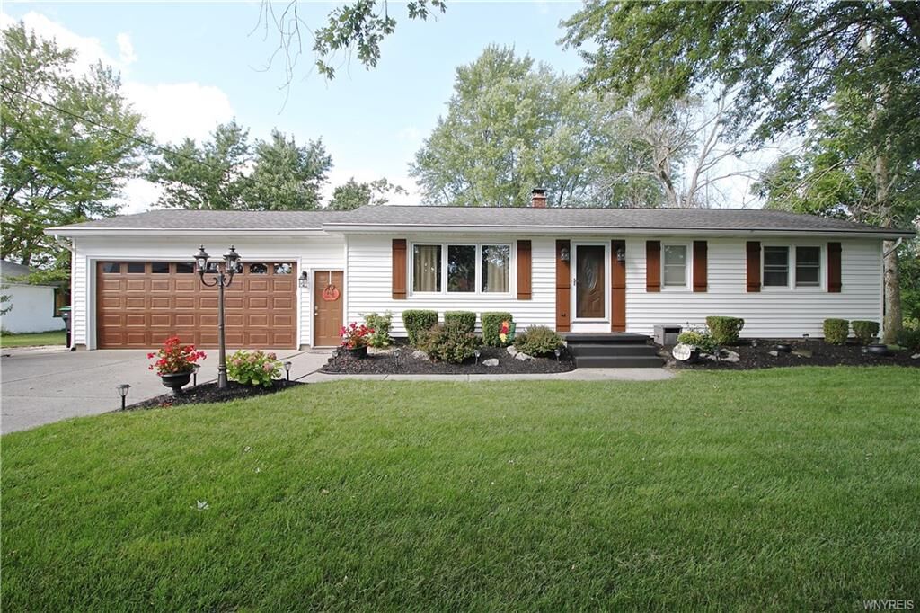 Property Photo:  1551 Whitehaven Road  NY 14072 